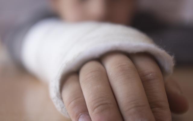 Kindermishandeling herkennen en aanpakken.