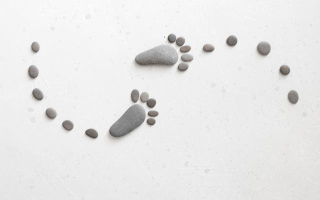 Voetstappen gemaakt van stenen.