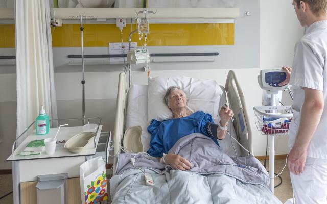 Patiënt in ziekenhuisbed