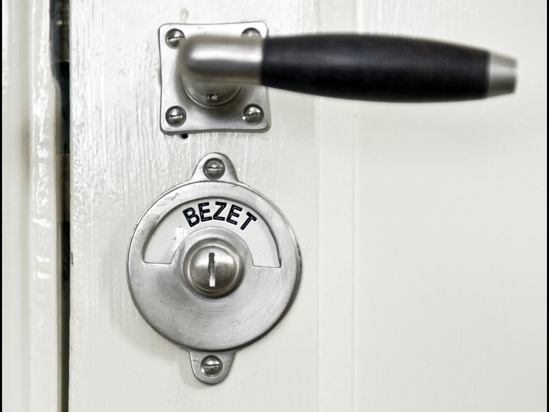 Toiletdeur die op slot zit