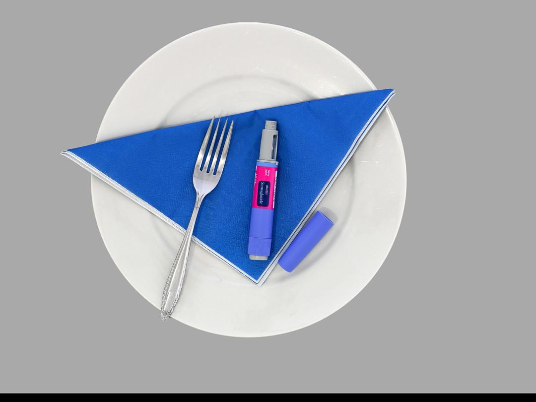 Bord met vork en medicatie erop