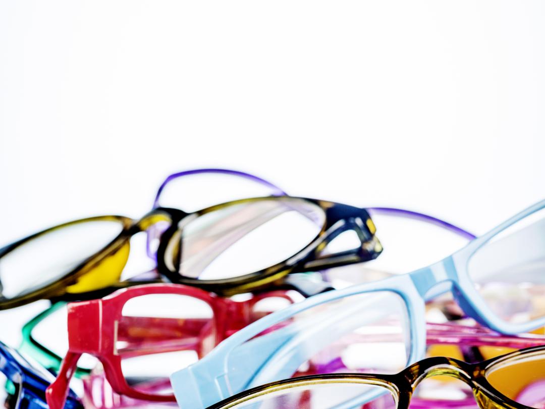 Een stapeltje brillen