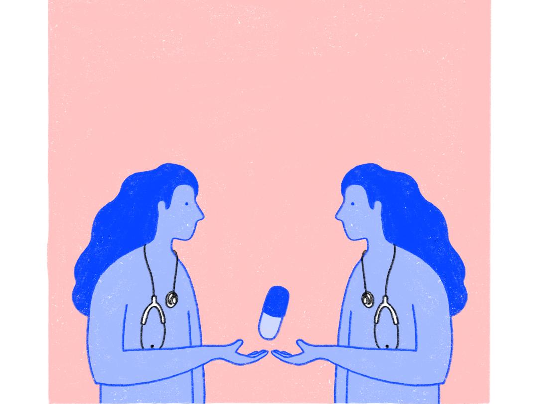 Twee mensen met een pil tussen hen in