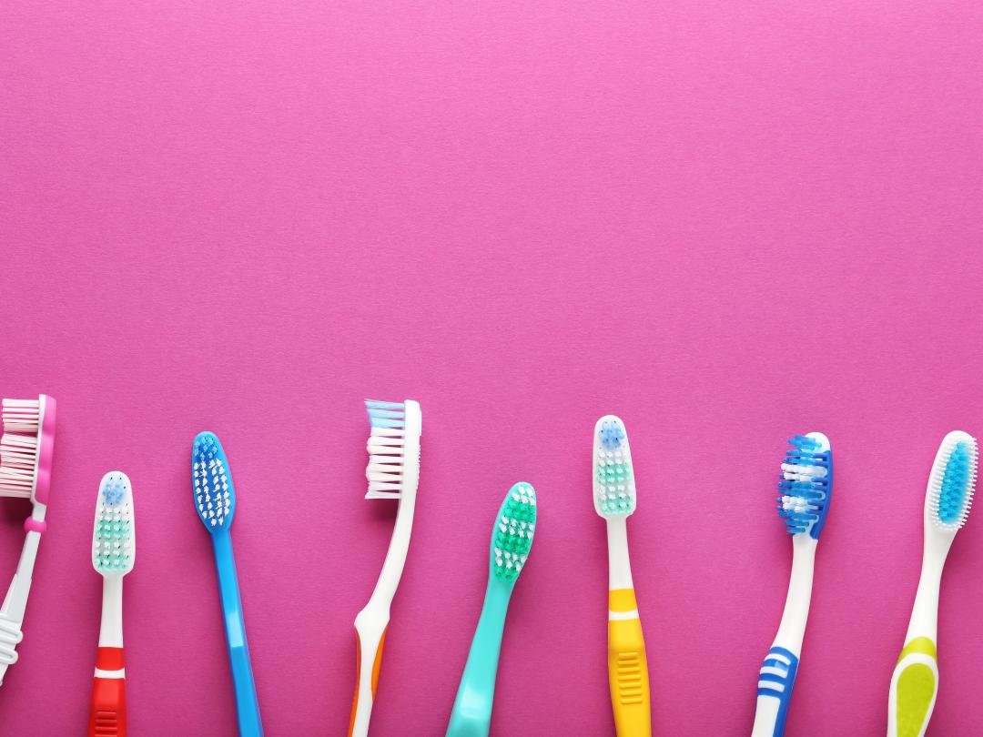 Een rijtje tandenborstels
