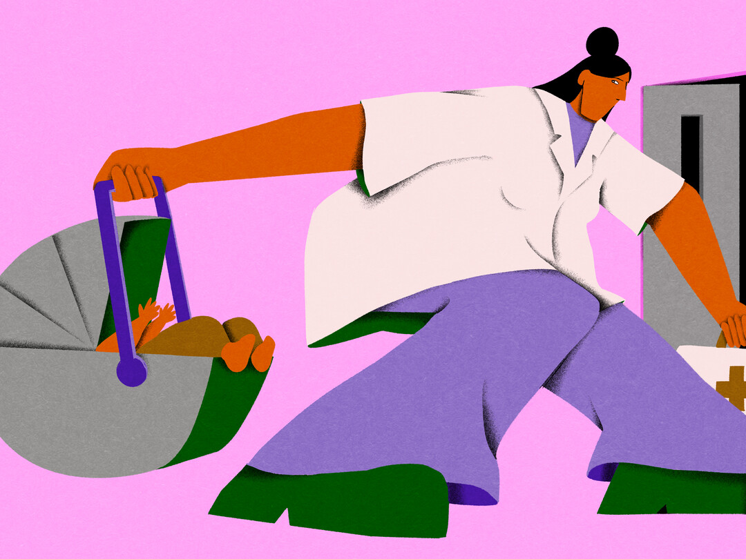 Arts met een baby in maxi cosi