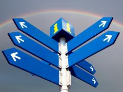 Blauwe richtingsborden.