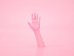 Een hand die uit water omhoog komt