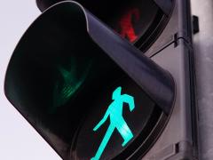 Voetgangerstoplicht wat op groen staat