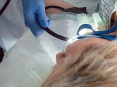 Foto: Kzenon/shutterstock Patiënt die gastroscopie krijgt