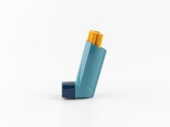Joan Manel Moreno/iStock.com Een inhalator met sigaretten als inhoud