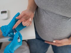 Zwangere vrouw waarbij suiker gemeten wordt